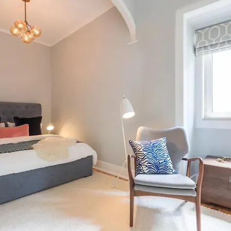 Beautiful And Stylish 5br In The Heart Of Chiado Apartament Lizbona