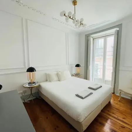Beautiful And Stylish 5br In The Heart Of Chiado Apartament Lizbona