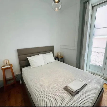 Beautiful And Stylish 5br In The Heart Of Chiado Apartamento