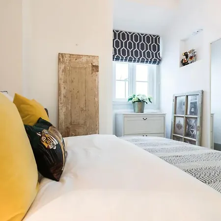 Beautiful And Stylish 5br In The Heart Of Chiado Apartament Lizbona