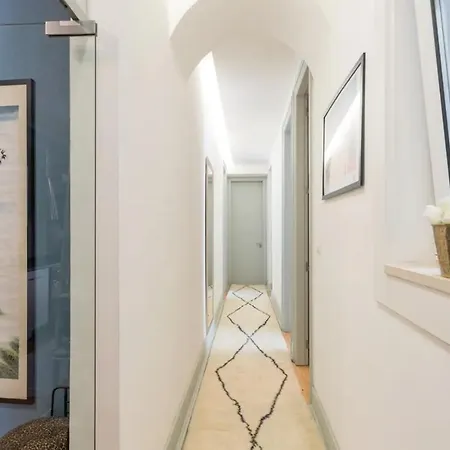 Beautiful And Stylish 5br In The Heart Of Chiado *
