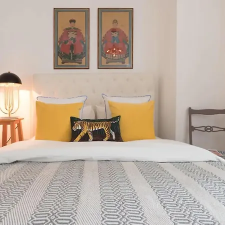 Beautiful And Stylish 5br In The Heart Of Chiado Lissabon