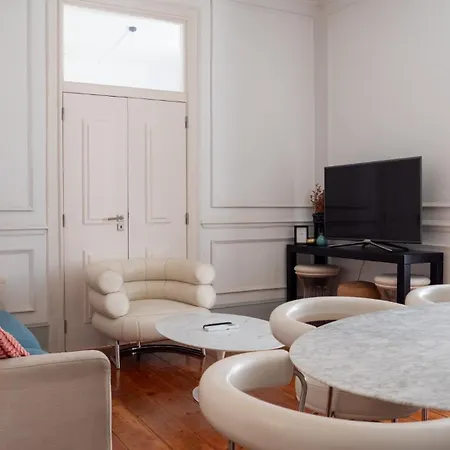 Beautiful And Stylish 5br In The Heart Of Chiado Apartmán *
